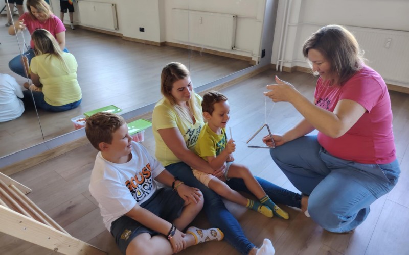 Augustová Zdieľaná: Muzikohranie alebo keď rytmus spája rodiča a dieťa