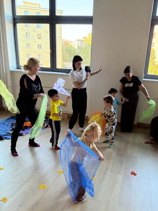 Pohybová hra s farebnými šatkami